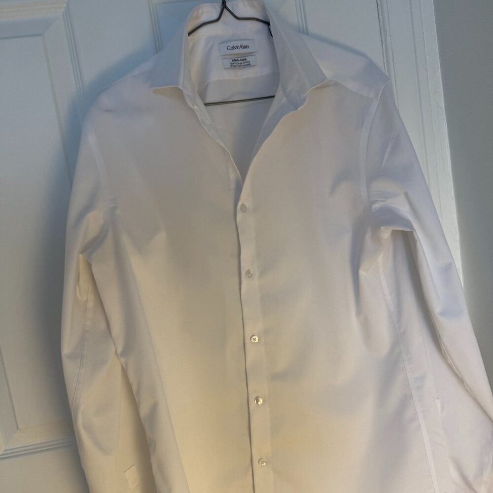 Calvin Klein Slim Fit Infinite Color Dress Shirt – White – 15.5 34/35 (Medium)